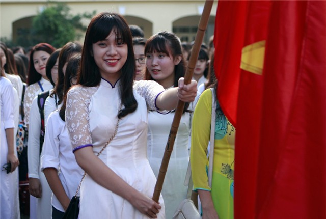 nữ sinh, khai giảng