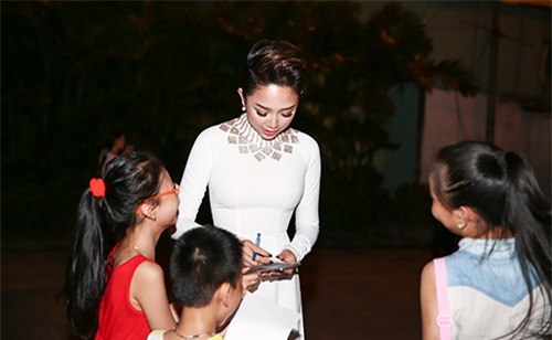 Dàn sao đua sắc trên thảm đỏ VTV Awards 2015 - 7