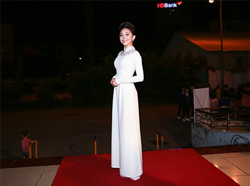 Dàn sao đua sắc trên thảm đỏ VTV Awards 2015 - 8