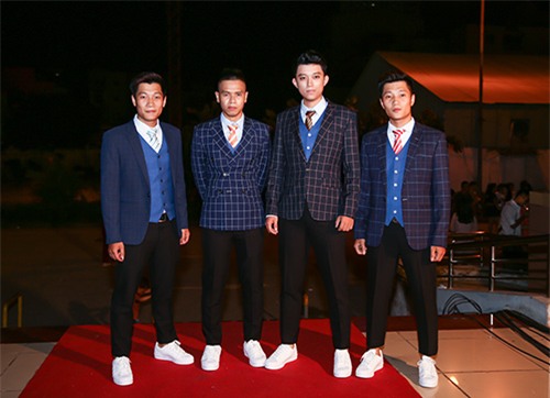 Dàn sao đua sắc trên thảm đỏ VTV Awards 2015 - 9