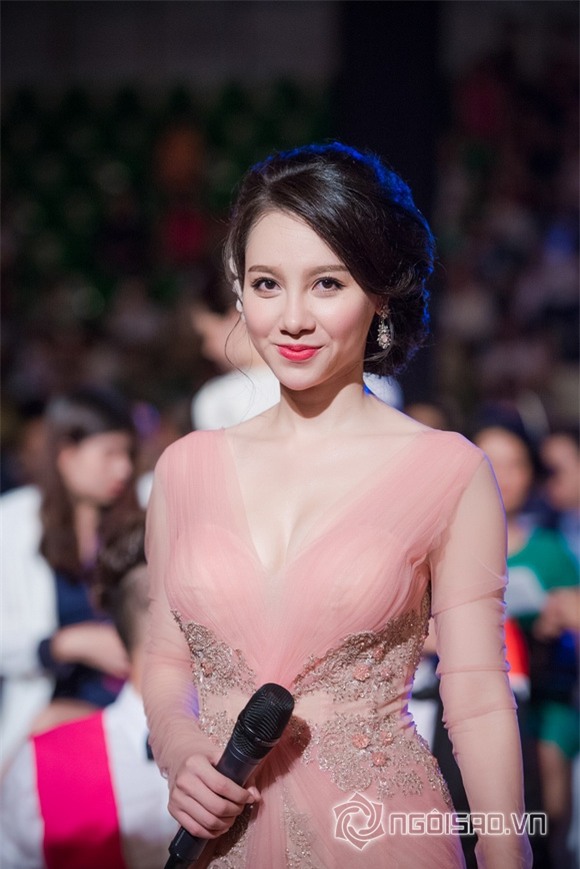 Đan Lê hôn chồng 7