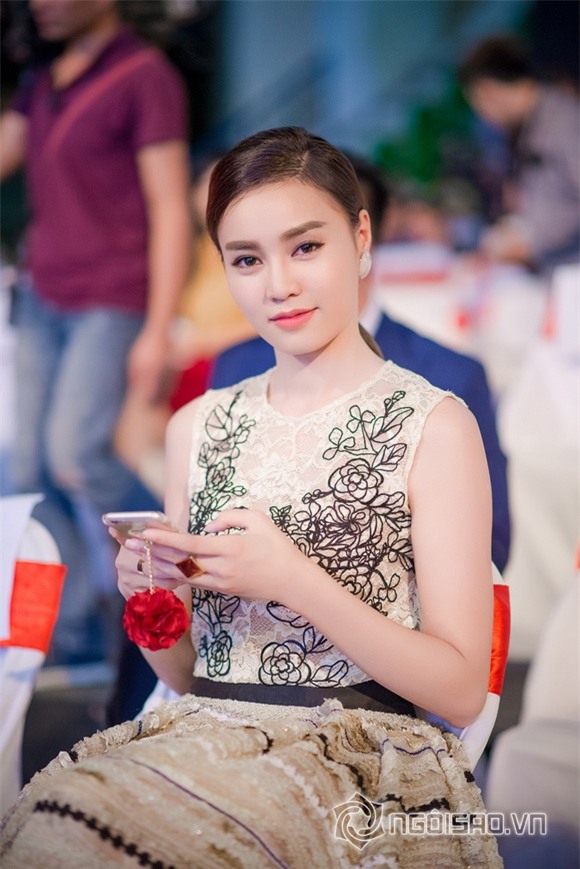 Đan Lê hôn chồng 5
