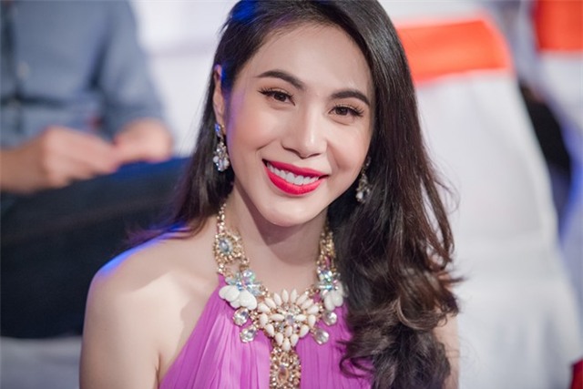 Á hậu Huyền My bất ngờ nhận giải Ấn tượng VTV