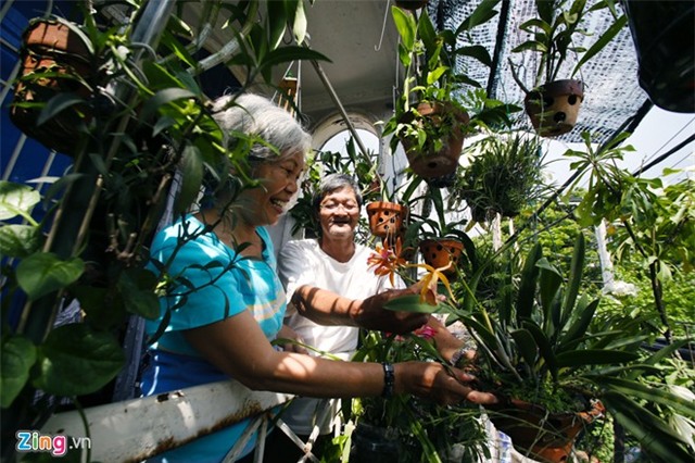 Vợ chồng phượt thủ 60 tuổi ở Sài Gòn