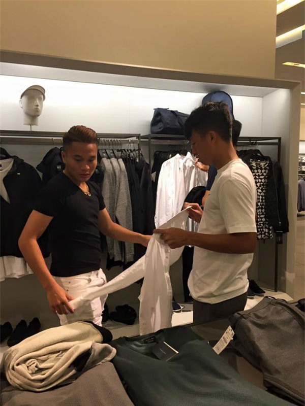 den dai loan, dt viet nam tat bat di… mua sam - 7