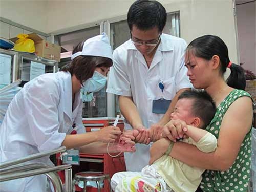 Xử trí nhanh khi trẻ nuốt nhầm hóa chất