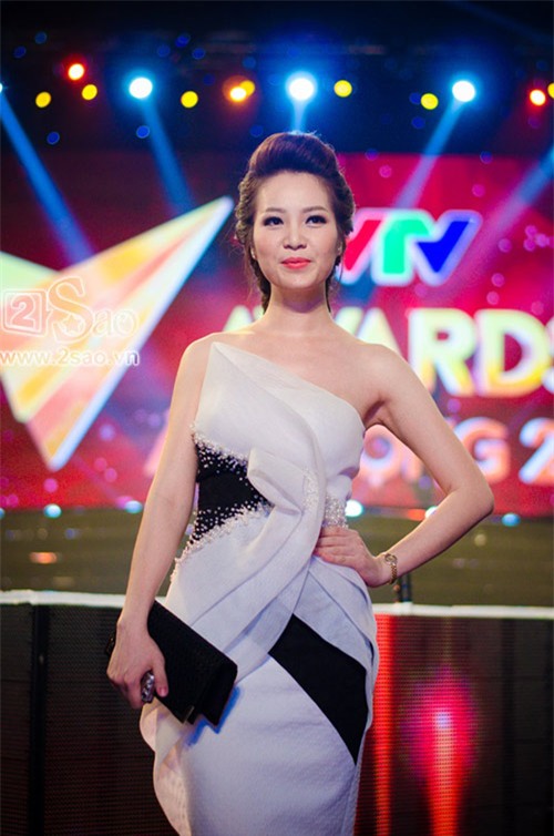 3 nữ MC ghi điểm vì lộng lẫy mà không bị chê sến - 12