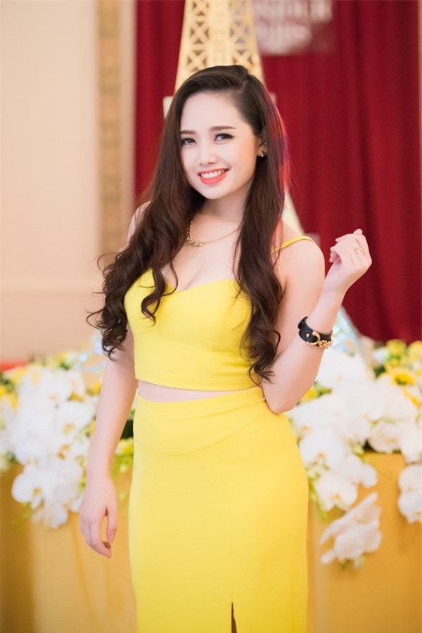 3 nữ MC ghi điểm vì lộng lẫy mà không bị chê sến - 15