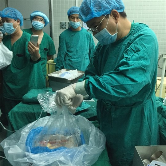 Những hình ảnh lần đầu công bố về ca ghép tạng xuyên Việt - 11