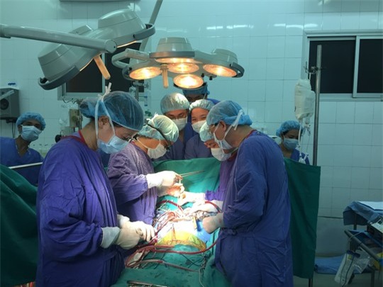 Những hình ảnh lần đầu công bố về ca ghép tạng xuyên Việt - 24