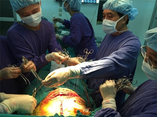 Những hình ảnh lần đầu công bố về ca ghép tạng xuyên Việt - 26