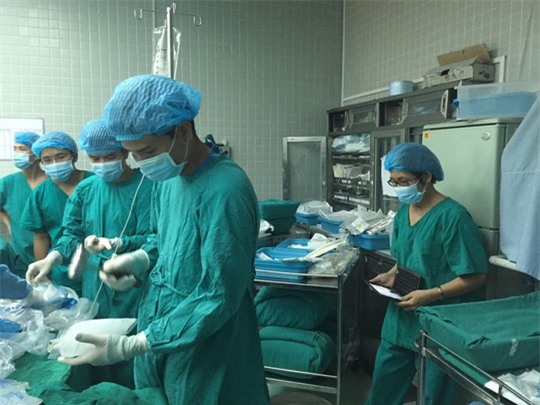 Những hình ảnh lần đầu công bố về ca ghép tạng xuyên Việt - 8