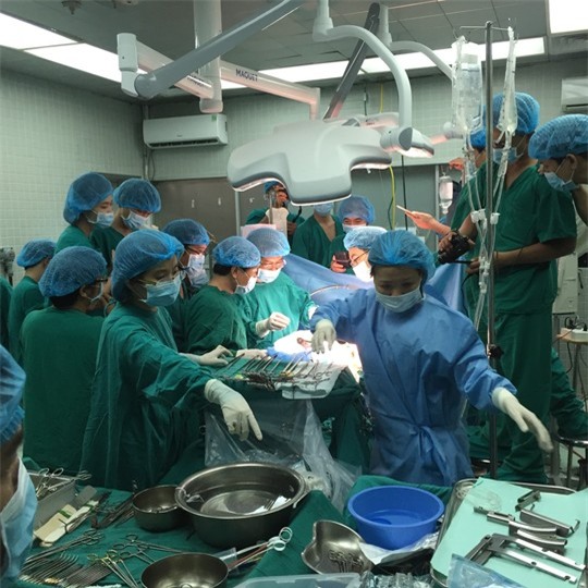 Những hình ảnh lần đầu công bố về ca ghép tạng xuyên Việt - 9