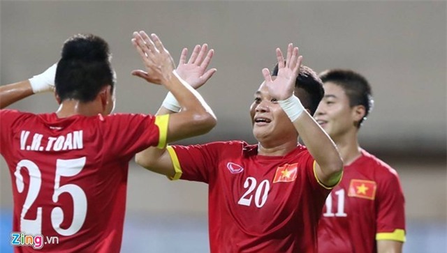 Phi Sơn ghi bàn giúp Việt Nam thắng trận nhưng đó là bàn thắng may mắn khi hậu vệ Đài Loan luống cuống ở tình huống cản phá.