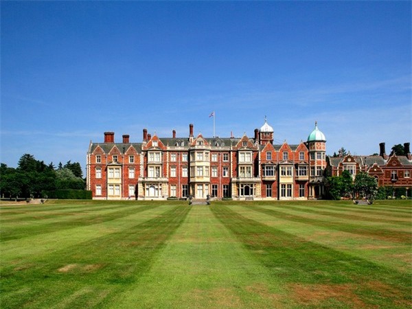 55c8f028d36458796e4cab7d_sandringham-estate-01-a0797