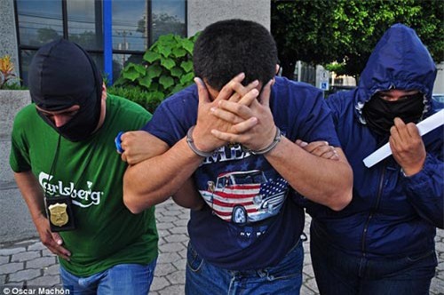 Bé sơ sinh về với bố mẹ ruột sau 3 tháng bị đánh tráo - 4