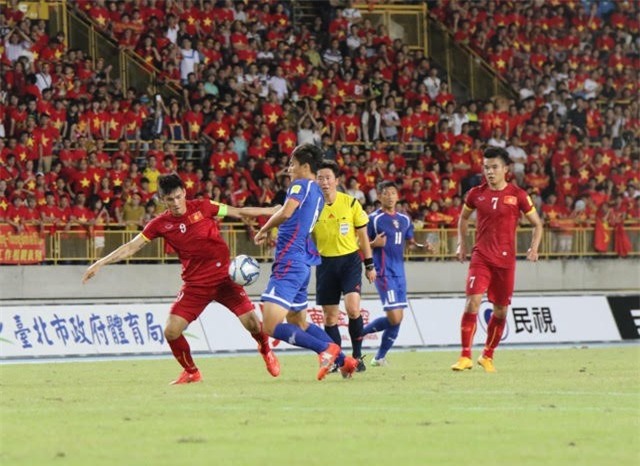 Công Vinh và các đồng đội chơi rất bế tắc trước Đài Loan dù có chiến thắng 2-1. Ảnh: Nhật Đoàn.