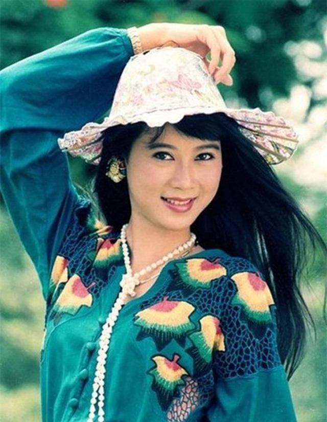 Vẻ đẹp đầy sức sống của sao Việt tuổi đôi mươi