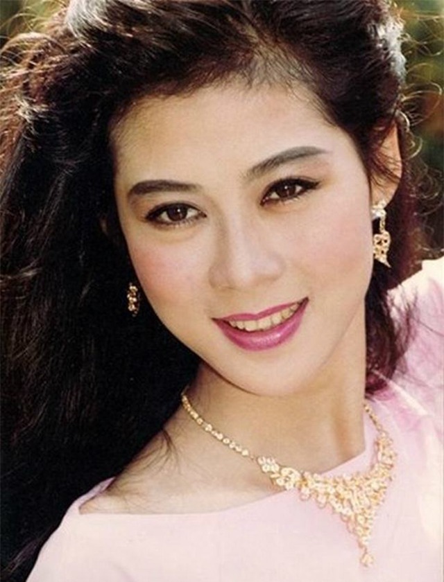 Vẻ đẹp đầy sức sống của sao Việt tuổi đôi mươi