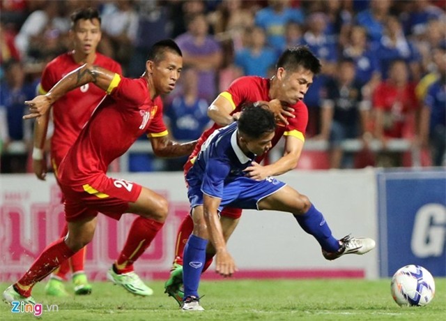 Thể lực mạnh mẽ, tranh chấp quyết liệt dần trở thành hình ảnh mới của các đội tuyển bóng đá Việt Nam dưới thời HLV Miura.