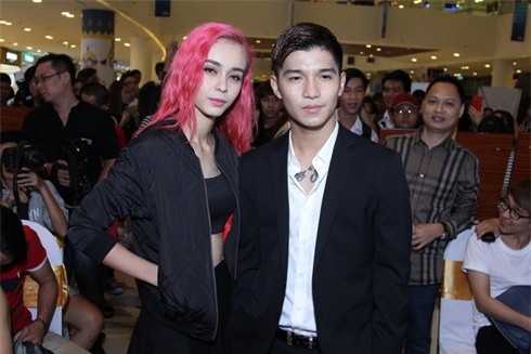 Minh Hằng lần đầu khoe mẹ và em trai tại sự kiện - 16