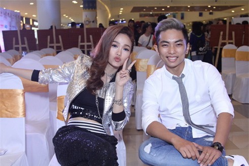 Minh Hằng lần đầu khoe mẹ và em trai tại sự kiện - 9