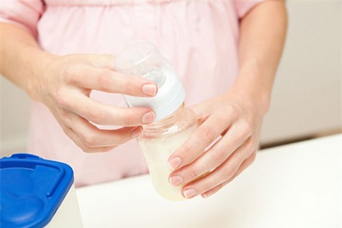 Lỗi pha sữa công thức sai mẹ “hại” con chậm lớn - 2