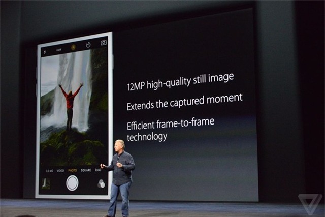 3. Máy ảnh tốt hơn: Sau nhiều năm, đây là lần đầu tiên Apple nâng độ phân giải cho camera chính của iPhone. Thay vì 8 megapixel, máy ảnh chính trên iPhone 6s và iPhone 6s Plus giờ đây sở hữu độ phân giải 12 megapixel và có thể quay video 4K siêu nét. Camera trước được nâng lên 5 “chấm” và hỗ trợ facetime HD. Cả 2 đều được cải thiện đèn flash Retina để chụp ảnh tốt hơn trong điều kiện thiếu sáng.