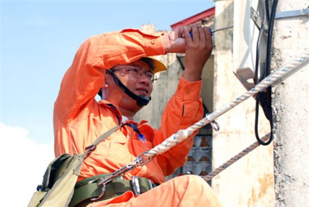 giá điện, EVN, Bộ Công Thương, tăng giá, lỗ tỷ giá, thu nhập, tổn thất điện năng, tiêu hao điện, giá thành, chi phí, giá-điện, EVN, Bộ-Công-Thương, tăng-giá, xăng, lỗ-tỷ-giá, thu-nhập, tổn-thất-điện-năng, tiêu-hao-điện, giá-thành, chi-phí