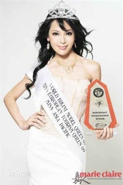 Vẻ đẹp khi chưa dao kéo của chân dài sinh năm 1988.