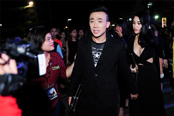 Trấn Thành và bạn gái cũ tình tứ không rời trong sự kiện 0