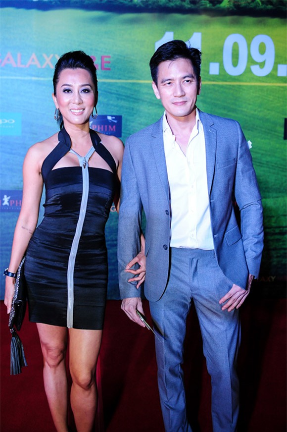 Trấn Thành và bạn gái cũ tình tứ không rời trong sự kiện 1