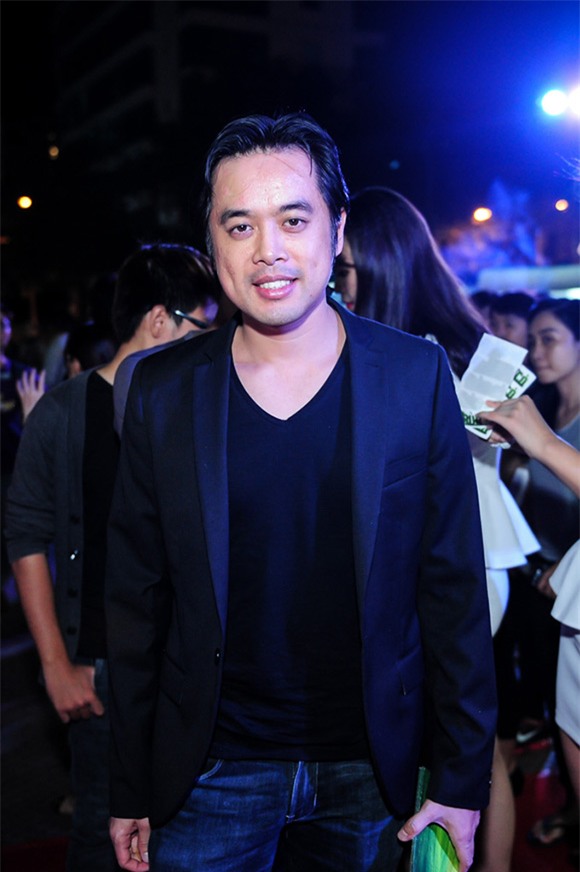 Trấn Thành và bạn gái cũ tình tứ không rời trong sự kiện 3