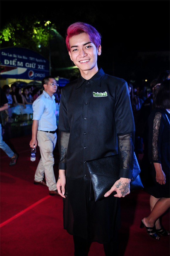 Trấn Thành và bạn gái cũ tình tứ không rời trong sự kiện 7