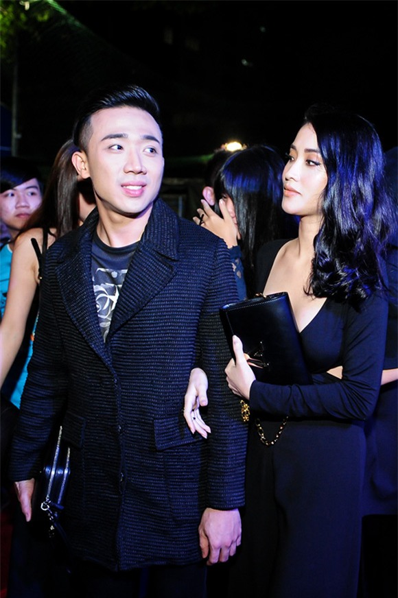 Trấn Thành và bạn gái cũ tình tứ không rời trong sự kiện 4