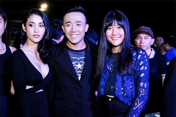 Trấn Thành và bạn gái cũ tình tứ không rời trong sự kiện 2