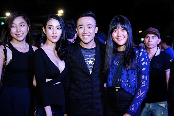 Trấn Thành và bạn gái cũ tình tứ không rời trong sự kiện 3