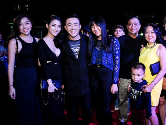 Trấn Thành và bạn gái cũ tình tứ không rời trong sự kiện 7