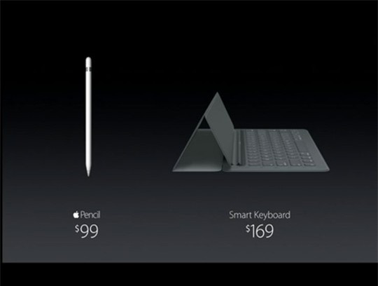 5. Bàn phím chống bụi, chống nước: Cùng với bút stylus, “Quả táo” cũng giới thiệu bàn phím thông minh đi kèm iPad Pro. Tương tự Apple Pencil, bàn phím thông minh có mức giá không hề rẻ 169 USD. Đổi lại, Apple đã trang bị cho bàn phím mới khả năng chống nước. Người dùng không phải lo lắng về vấn đề làm sạch phụ kiện này. Nếu lỡ đánh đổ chất lỏng hay làm bẩn bàn phím, bạn có thể làm sạch nó chỉ bằng một miếng vải ẩm.