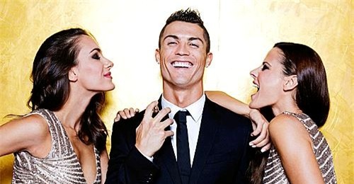 Theo chân sao: Kaka khoe cơ bắp trong phòng tập gym