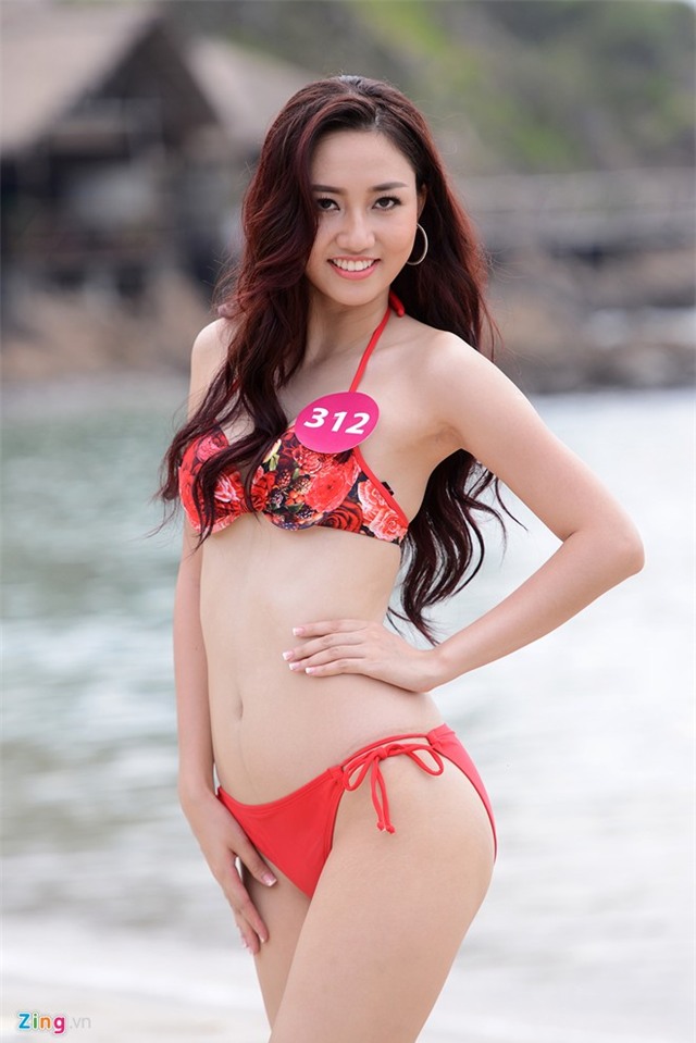 Người đẹp Hoa hậu Hoàn vũ VN khoe dáng với bikini