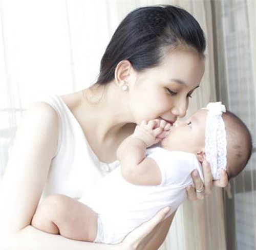 Mỹ nhân Việt bận rộn vẫn quyết nuôi con bằng sữa mẹ - 7