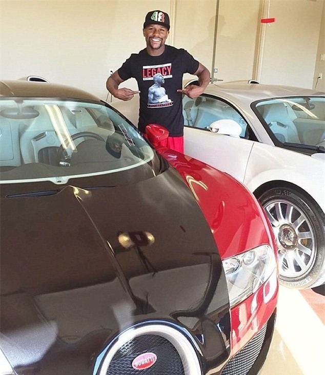 Theo chân sao: Brooklyn Beckham tình tứ bên Selena Gomez