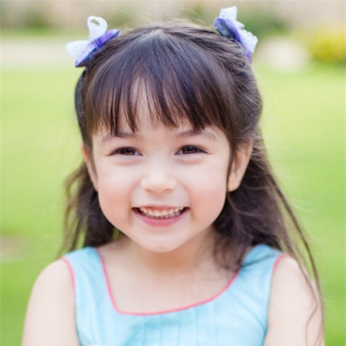 Mẹ khéo chăm từ bé, răng con trắng đều tăm tắp - 1