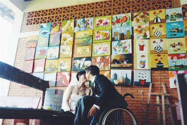 Chuyện tình cảm động của cô gái xinh đẹp và chàng trai khuyết tật - 4