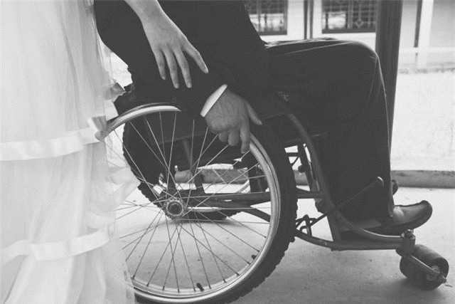 Chuyện tình cảm động của cô gái xinh đẹp và chàng trai khuyết tật - 5