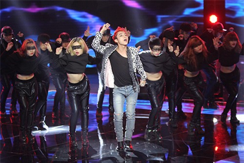 Mỹ Tâm hóa thành bồi bàn trong đêm Chung kết Giọng hát Việt - 5