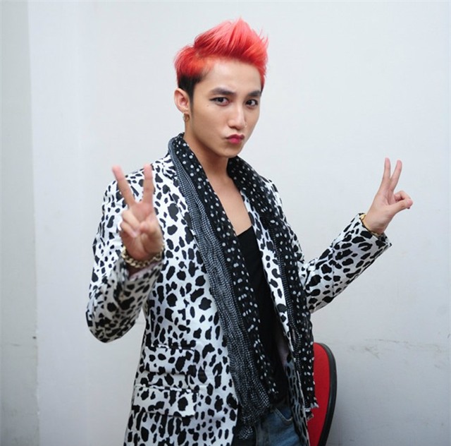 Mỹ Tâm, Sơn Tùng vượt hàng rào fan cuồng vào sân khấu