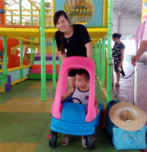 Bài thơ cô giáo nghẹn ngào kể chuyện đưa đón con đi học - 3