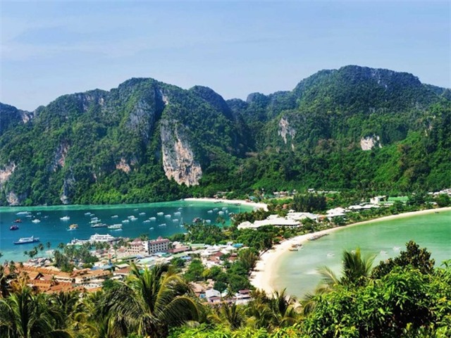 Nếu bạn đang tìm kiếm một thiên đường bình yên, hãy lên tàu và ra đảo Ko Phi Phi xinh đẹp ở miền Nam Thái Lan.